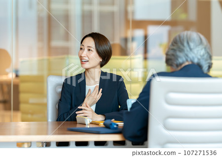 Business scene meeting Business scene meeting 107271536
