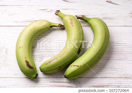 Green banana (from the Philippines) 107272064