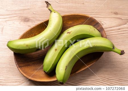 Green banana (from the Philippines) 107272068