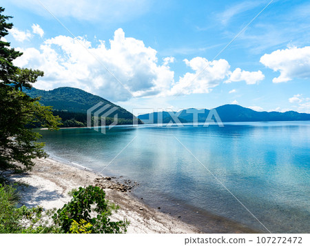 A refreshing summer view of Lake Tazawa 107272472