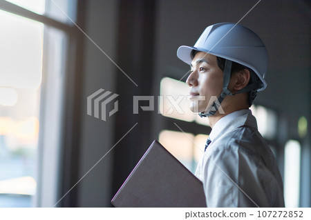 A man wearing work clothes 107272852