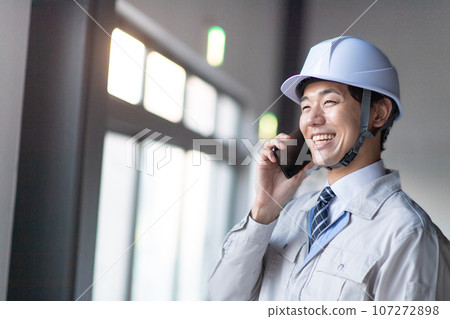 A man wearing work clothes 107272898