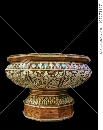 Wooden benjarong inlaid with mother-of-pearl 107275167