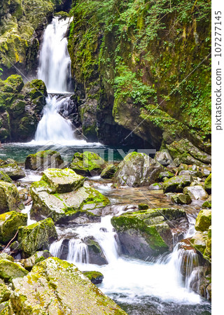 Hida Kosaka Hidatsu Gorge的Mitsu Falls 107277145