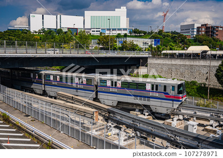 從齋藤西站疏散軌道向月台方向行駛的單軌電車 107278971