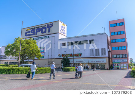 Tokyo cityscape in Japan, overlooking the Espot in front of Kitashin-Yokohama station on the subway 107279208