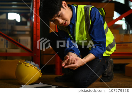 Male worker with bleeding blood from the cut finger wound. Industrial accident concept 107279528