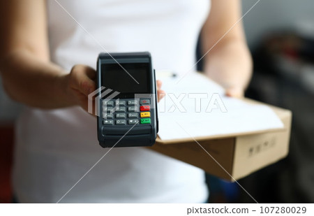 Modern way for cantactless shopping Modern way for cantactless shopping 107280029