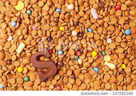 Dutch holiday Sinterklaas background 107281100