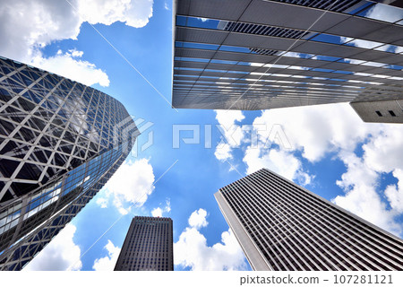 Blue sky over the Shinjuku West Exit skyscraper area Blue sky over the Shinjuku West Exit skyscraper area 107281121