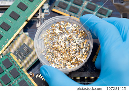 Image of resource recycling from printed circuit boards of electronic devices Image of resource recycling from printed circuit boards of electronic devices 107281425
