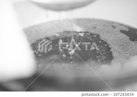 Drop of bee honey drip from hexagonal honeycombs 107283034