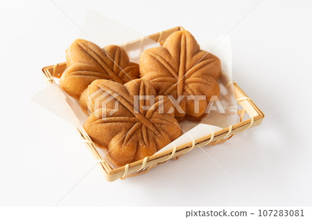 紅葉饅頭裝在六眼籃子裡 紅葉饅頭裝在六眼籃子裡 107283081