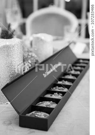 Beautiful dessert cookie lay in paper packaging Beautiful dessert cookie lay in paper packaging 107283466