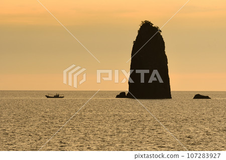 Evening view of Goto-nada, Kakuriki-nada, and Daikaku-nada 107283927