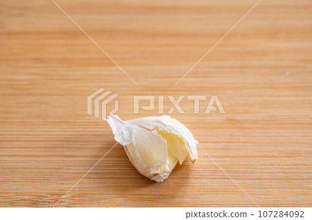 一瓣壓碎的大蒜 107284092