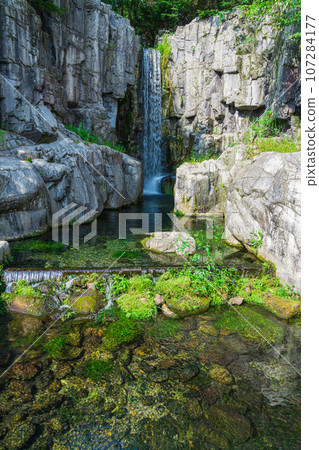 River environment paradise, large waterfall at Kiso River Water Garden (Kakamigahara City, Gifu Prefecture) 107284177