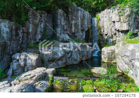 River environment paradise, large waterfall at Kiso River Water Garden (Kakamigahara City, Gifu Prefecture) 107284178