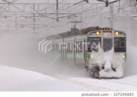 Chitose Line Kitahiroshima-Uenopporo JR Hokkaido 721 series F-4204 formation (Sapporo) Airport 107284885