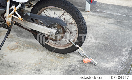 Scenery of bicycle parking lot (bike with anti-theft lock) Scenery of bicycle parking lot (bike with anti-theft lock) 107284967