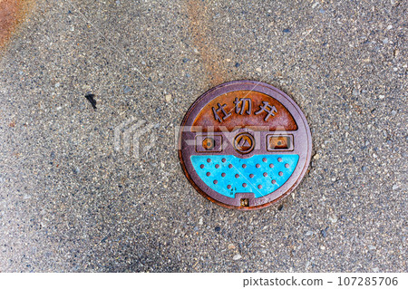 Scenery with a gate valve manhole installed on the ground Scenery with a gate valve manhole installed on the ground 107285706