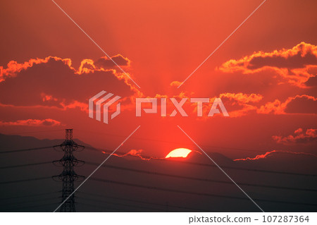 Yokohama cityscape in Japan Japan's energy, light and shadow... Sun and power lines. In an era of hope for a new tomorrow... Yokohama cityscape in Japan Japan's energy, light and shadow... Sun and power lines. In an era of hope for a new tomorrow... 107287364