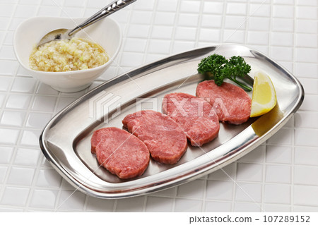 Top-quality thick-sliced tongue salt Top-quality thick-sliced tongue salt 107289152