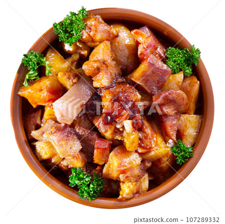 Morro de cerdo - spanish dish. Roast nose and cheek pigs with parsley 107289332