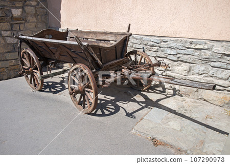 Old wooden cart on the square 107290978
