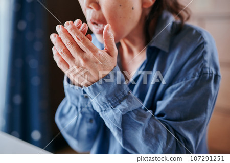 關心口臭的高級女人 107291251