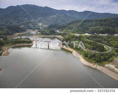 山形縣西川町月山大橋和月山湖（無人機空拍） 107292358