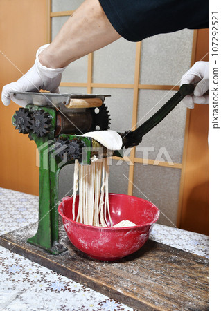 Home noodle making machine Home noodle making machine 107292521