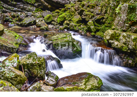 Hida Osaka Gandate Gorge Clear stream of Sawaradani Hida Osaka Gandate Gorge Clear stream of Sawaradani 107292997