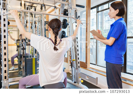 A woman training at a personal gym 107293013