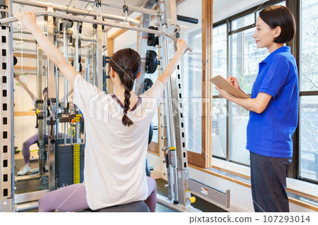 A woman training at a personal gym 107293014