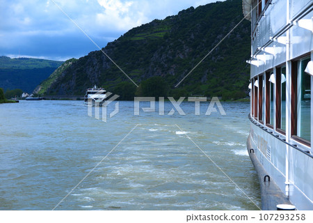 From the sightseeing boat down the Rhine: View of the following cruise ship from the deck 107293258