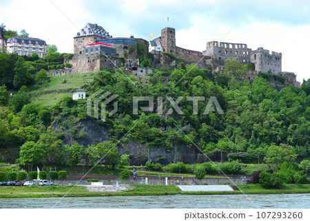 From the sightseeing boat down the Rhine: Rheinfels Castle, the largest castle in the basin From the sightseeing boat down the Rhine: Rheinfels Castle, the largest castle in the basin 107293260