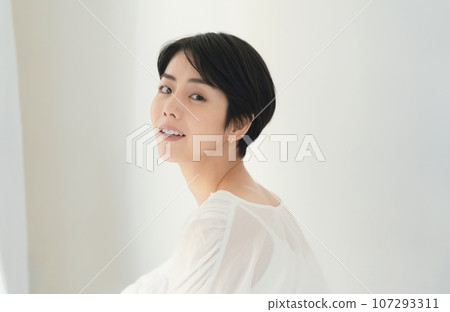 Portrait of a woman relaxing indoors 107293311