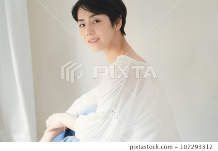 Portrait of a woman relaxing indoors Portrait of a woman relaxing indoors 107293312