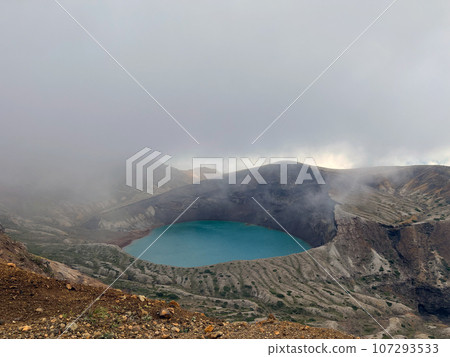 Okama, the misty caldera lake of Zao that welcomes autumn Okama, the misty caldera lake of Zao that welcomes autumn 107293533