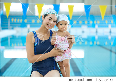 Baby swimming mother and child 107294038