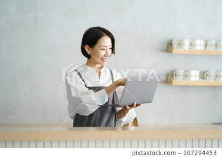 Cafe clerk with laptop Cafe clerk with laptop 107294453