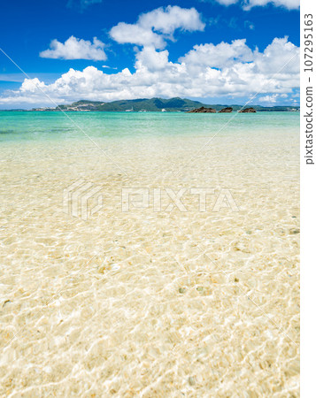 【夏季】白沙碧海的沖繩海灘 107295163