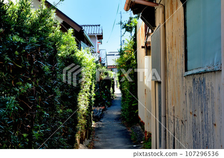 Back alley scenery of fisherman town 107296536