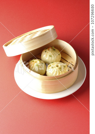 蒸籠蒸小籠包 107296680