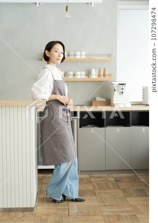 Photo of cafe staff standing in the kitchen Photo of cafe staff standing in the kitchen 107298474