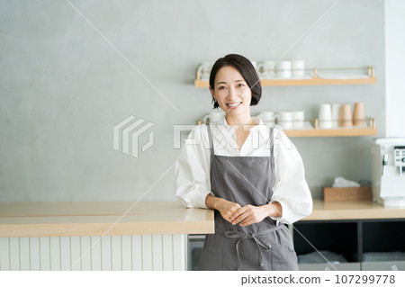 Photo of cafe staff standing in the kitchen 107299778
