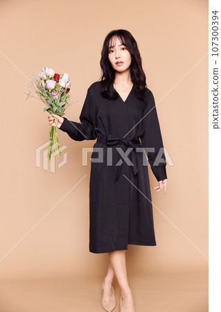 秋季服裝時尚女人肖像 秋季服裝時尚女人肖像 107300394
