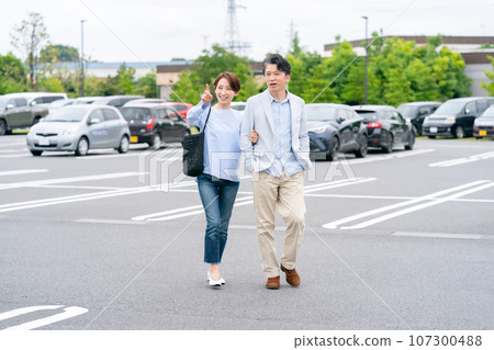 couple walking in parking lot 107300488