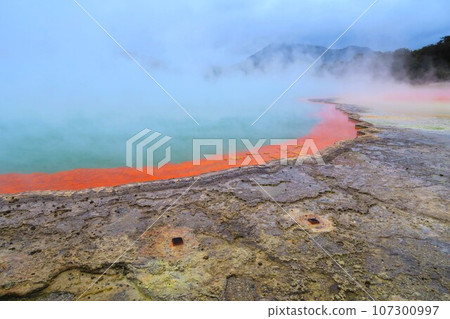 懷奧塔普地熱仙境的香檳池 懷奧塔普地熱仙境的香檳池 107300997
